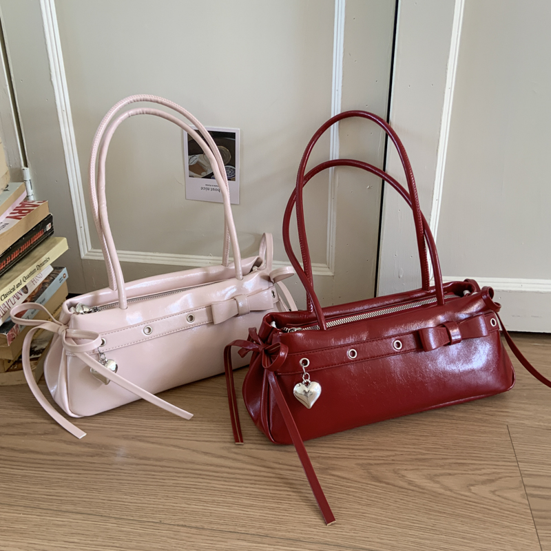 Stylish and versatile handbag/shoulder bag