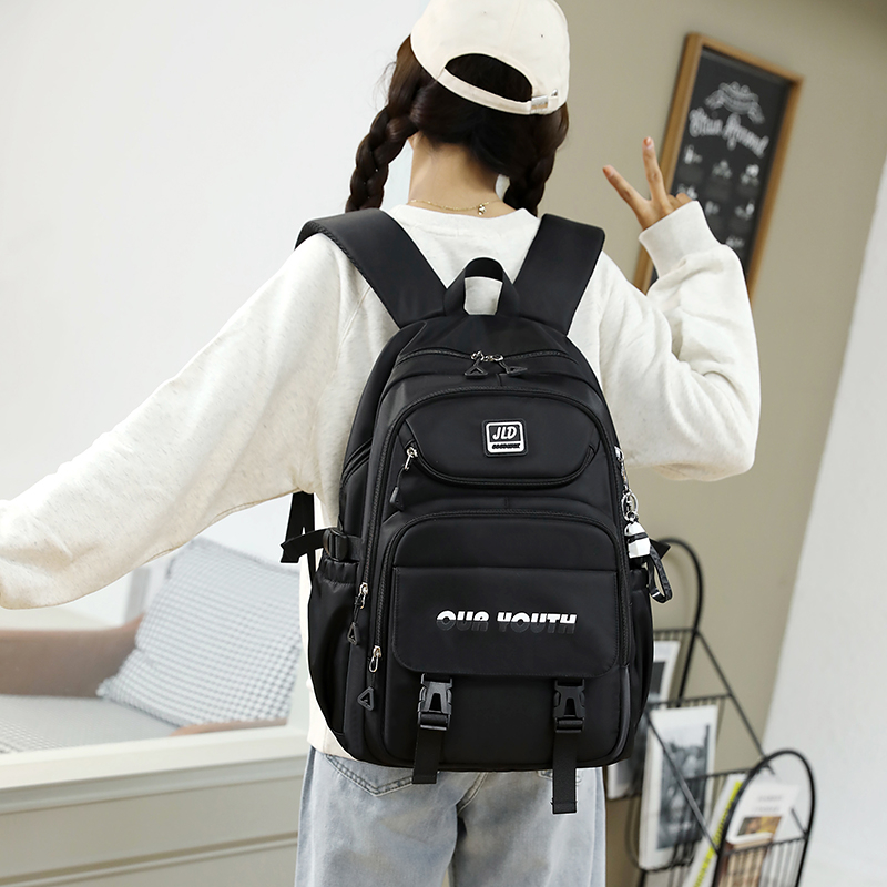 High-capacity backpack for commuting and school