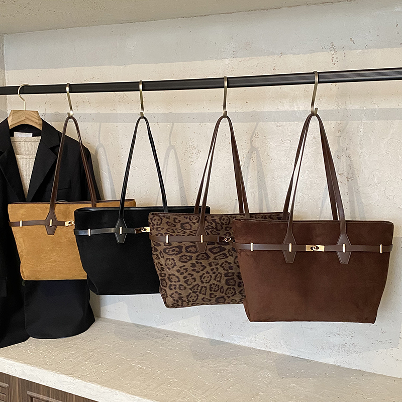 Simple tote shoulder bag